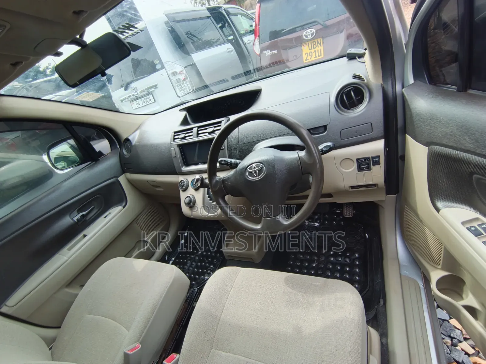 Toyota Passo Sette 1.5 AWD 2010 Maroon