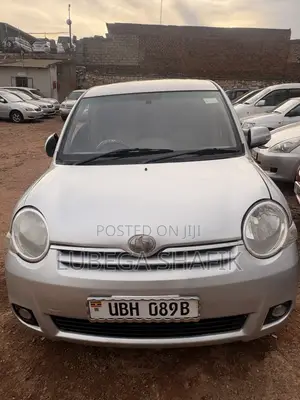 Toyota Sienta 2007 Silver