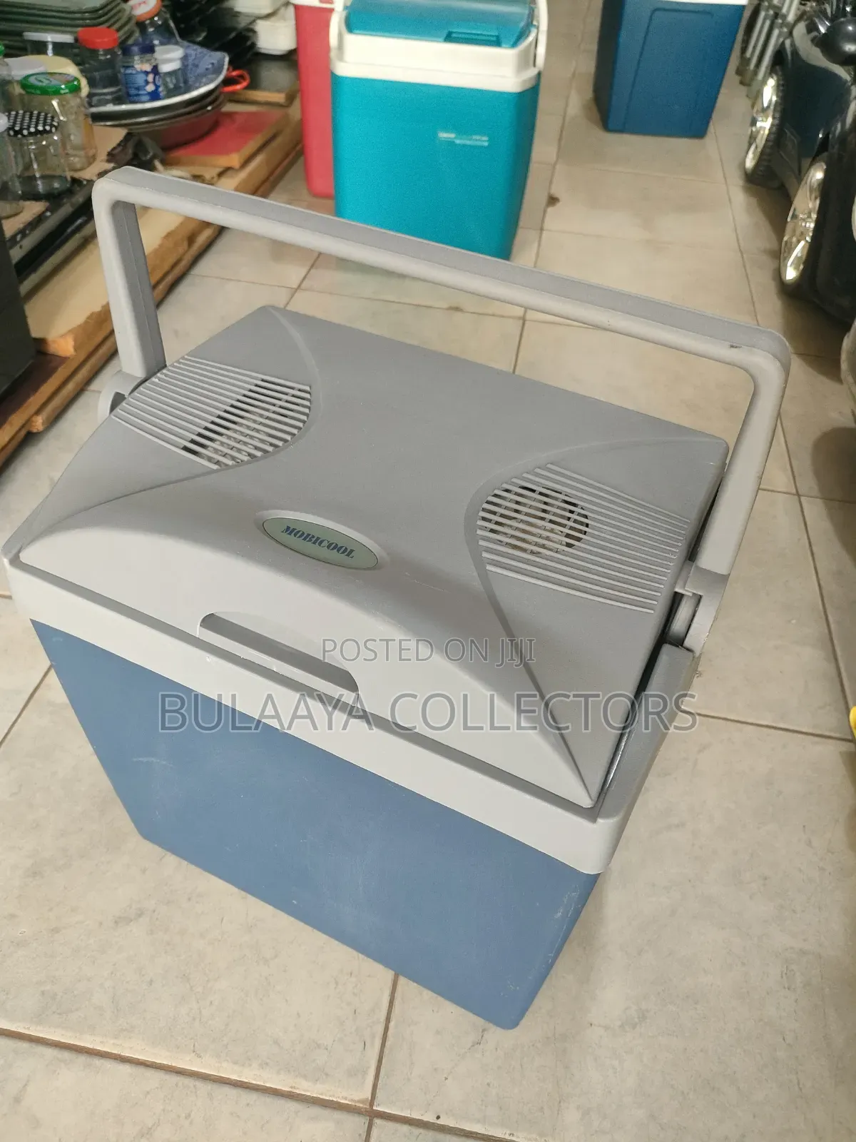 UK Used Blue and Gray Mobicool Portable Thermoelectric Cooler Box, 26L
