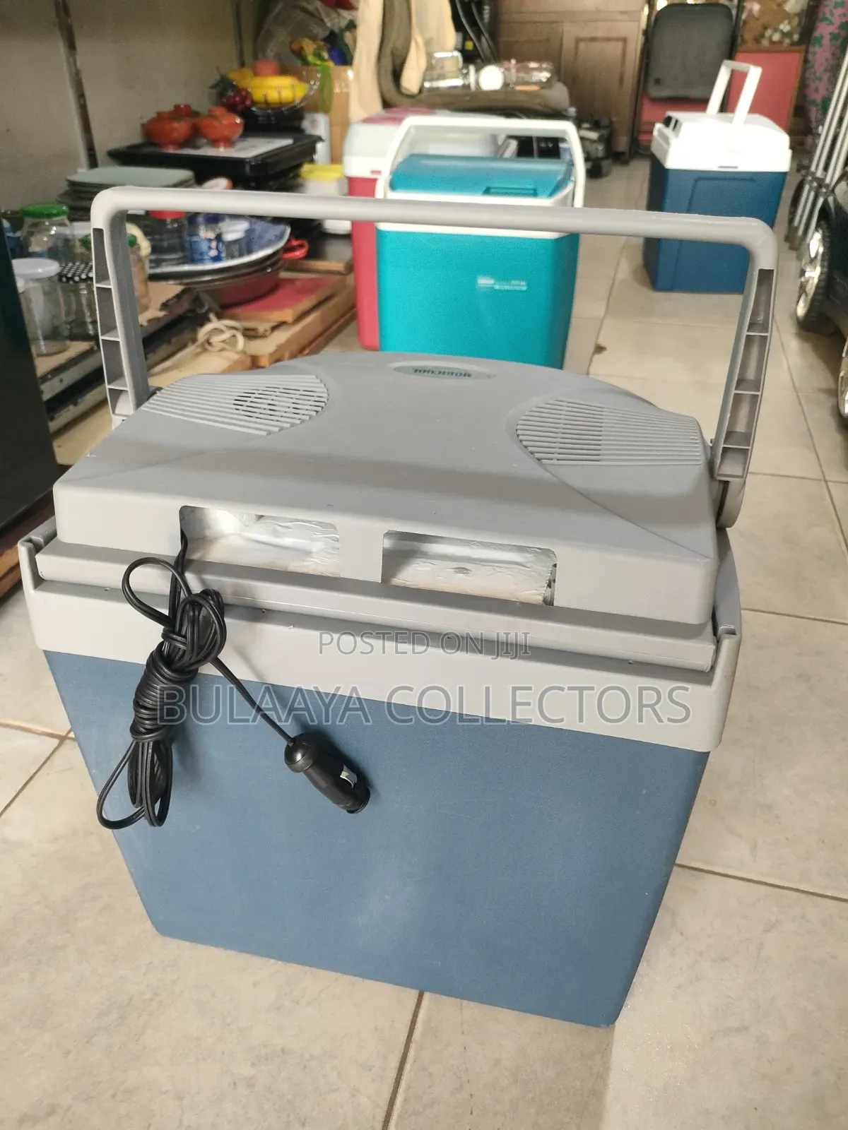 UK Used Blue and Gray Mobicool Portable Thermoelectric Cooler Box, 26L