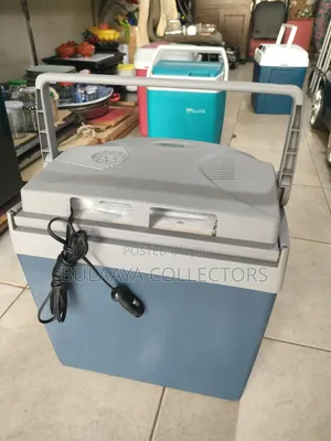 UK Used Blue and Gray Mobicool Portable Thermoelectric Cooler Box, 26L
