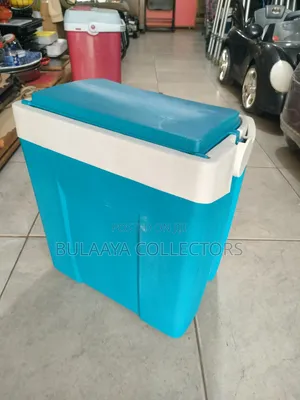 UK Used Coleman IceWorld 2000 Plus Hard Insulated Cooler Box, 36L.