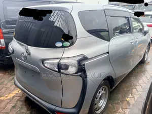 Toyota Sienta 2017 Silver