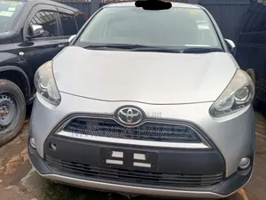 Toyota Sienta 2017 Silver