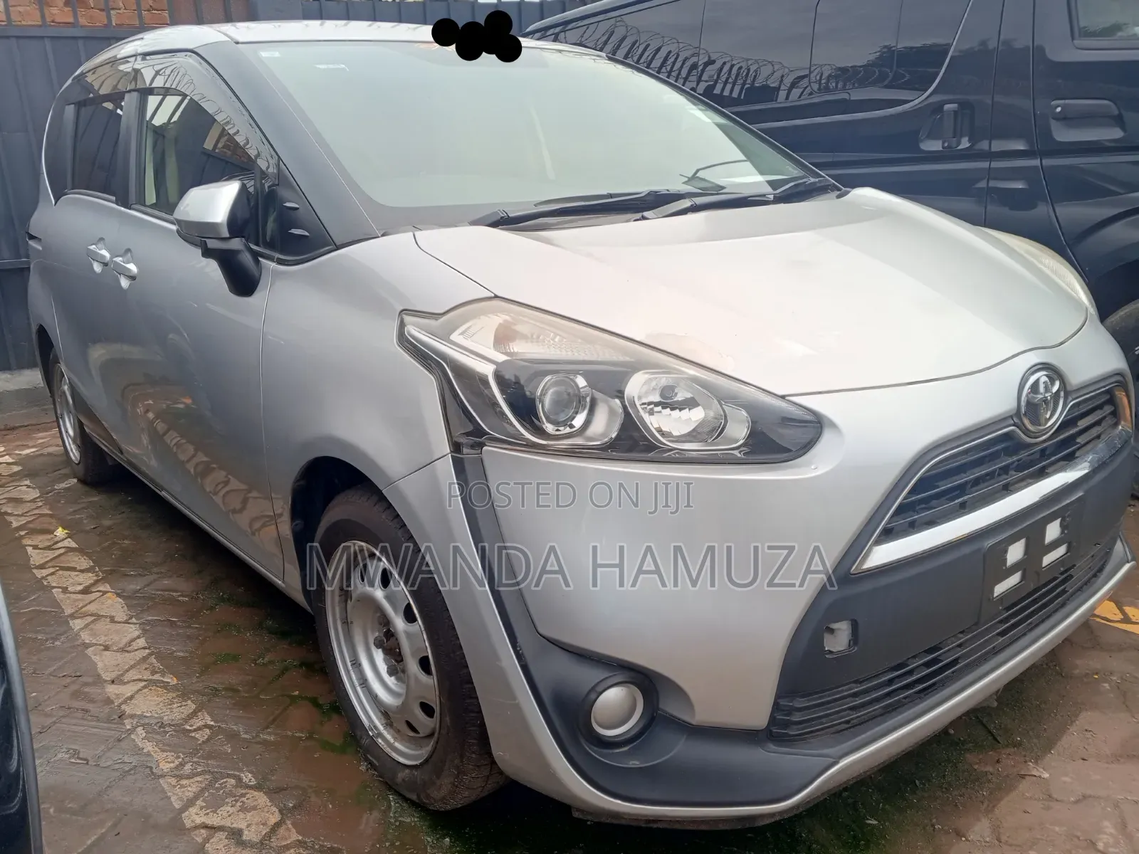 Toyota Sienta 2017 Silver