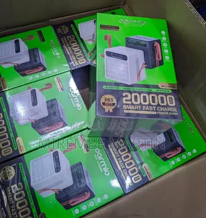 The Oarmio 200,000mAh Smart Fast Charge Power Bank.