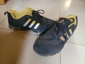 Adidas Sneakers