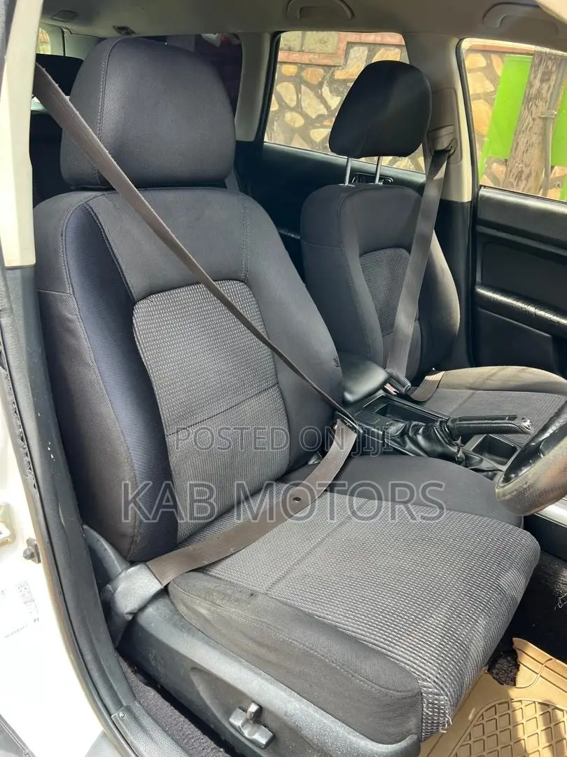 Subaru Outback 2.5 XT Limited Wagon 2007 White