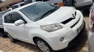 Toyota IST 2010 White