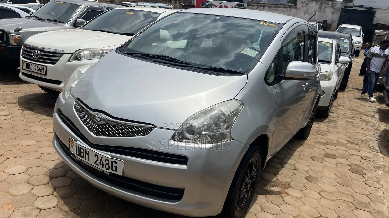 Toyota Ractis 2010 Silver