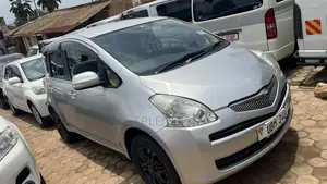 Toyota Ractis 2010 Silver