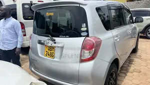 Toyota Ractis 2010 Silver
