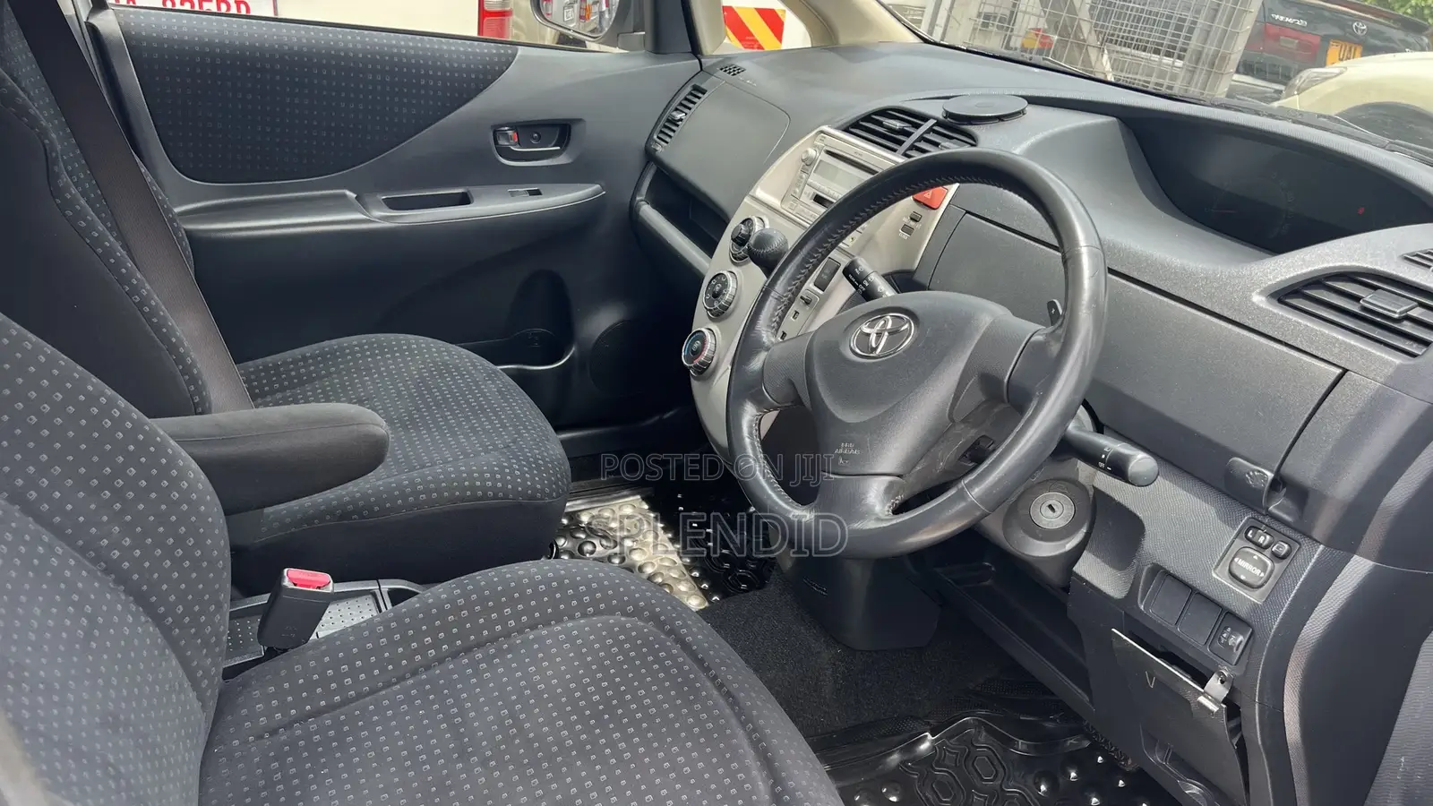 Toyota Ractis 2010 Silver