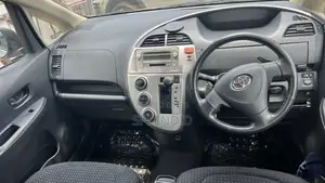 Toyota Ractis 2010 Silver