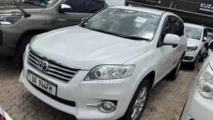 Toyota Vanguard 2011 White