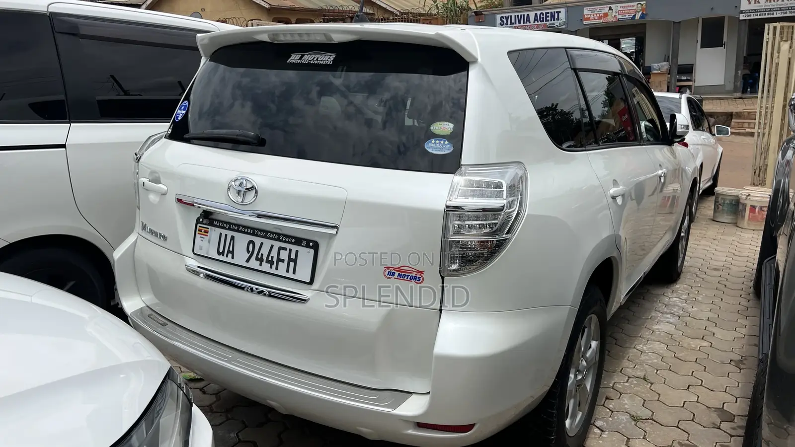 Toyota Vanguard 2011 White