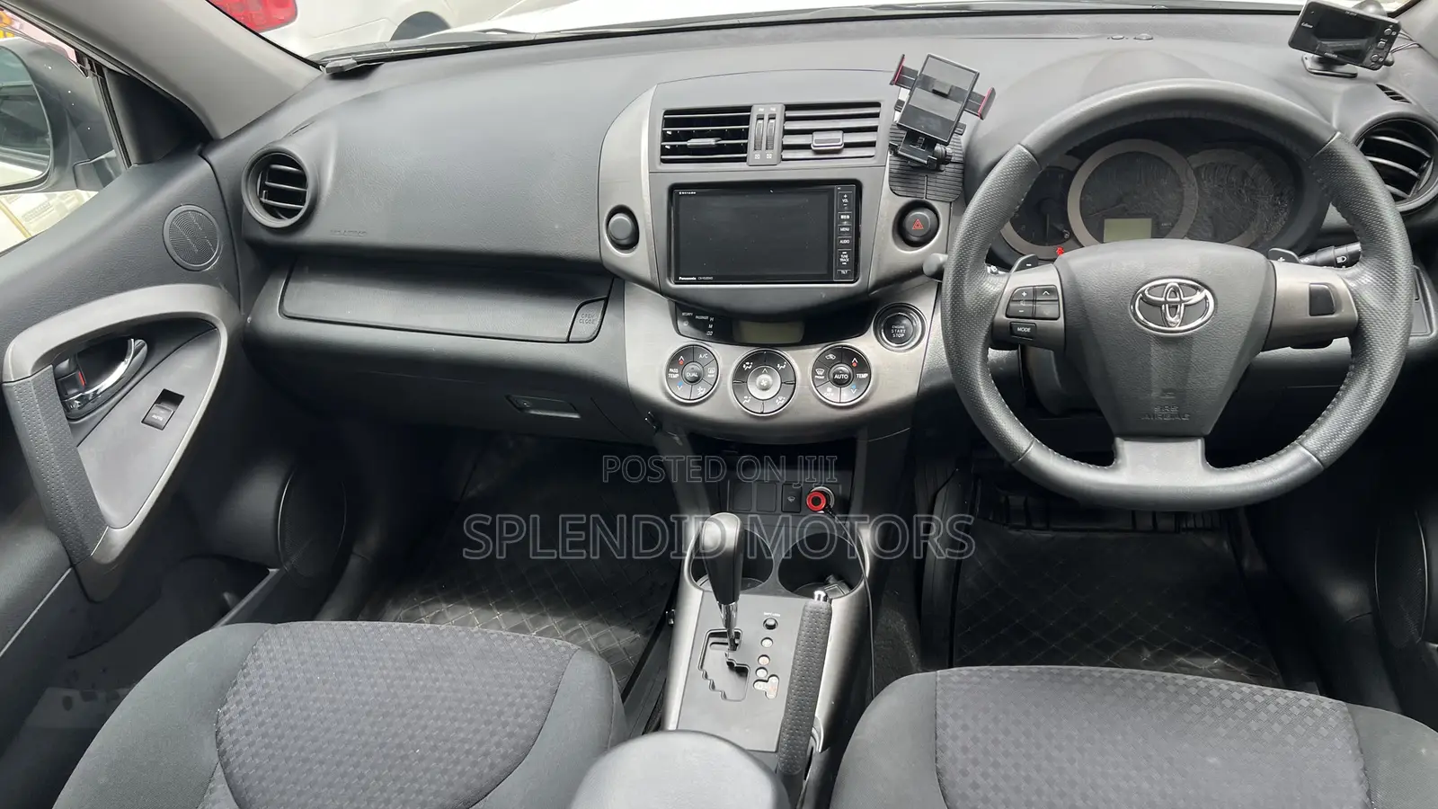 Toyota Vanguard 2011 White