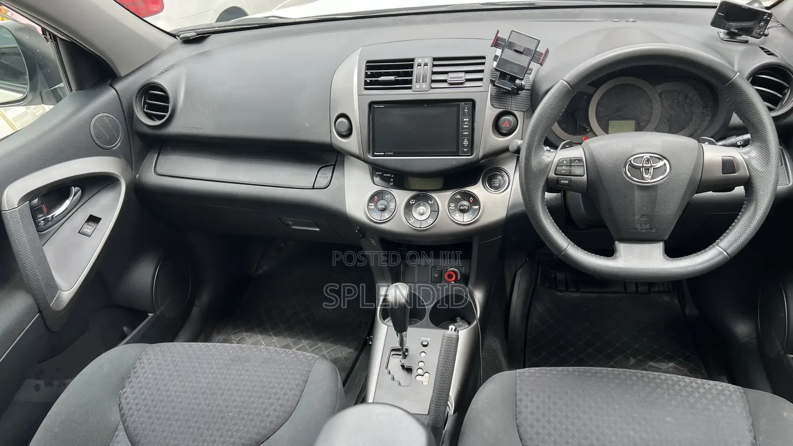 Toyota Vanguard 2011 White