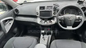 Toyota Vanguard 2011 White