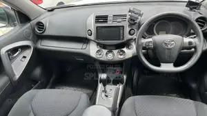 Toyota Vanguard 2011 White