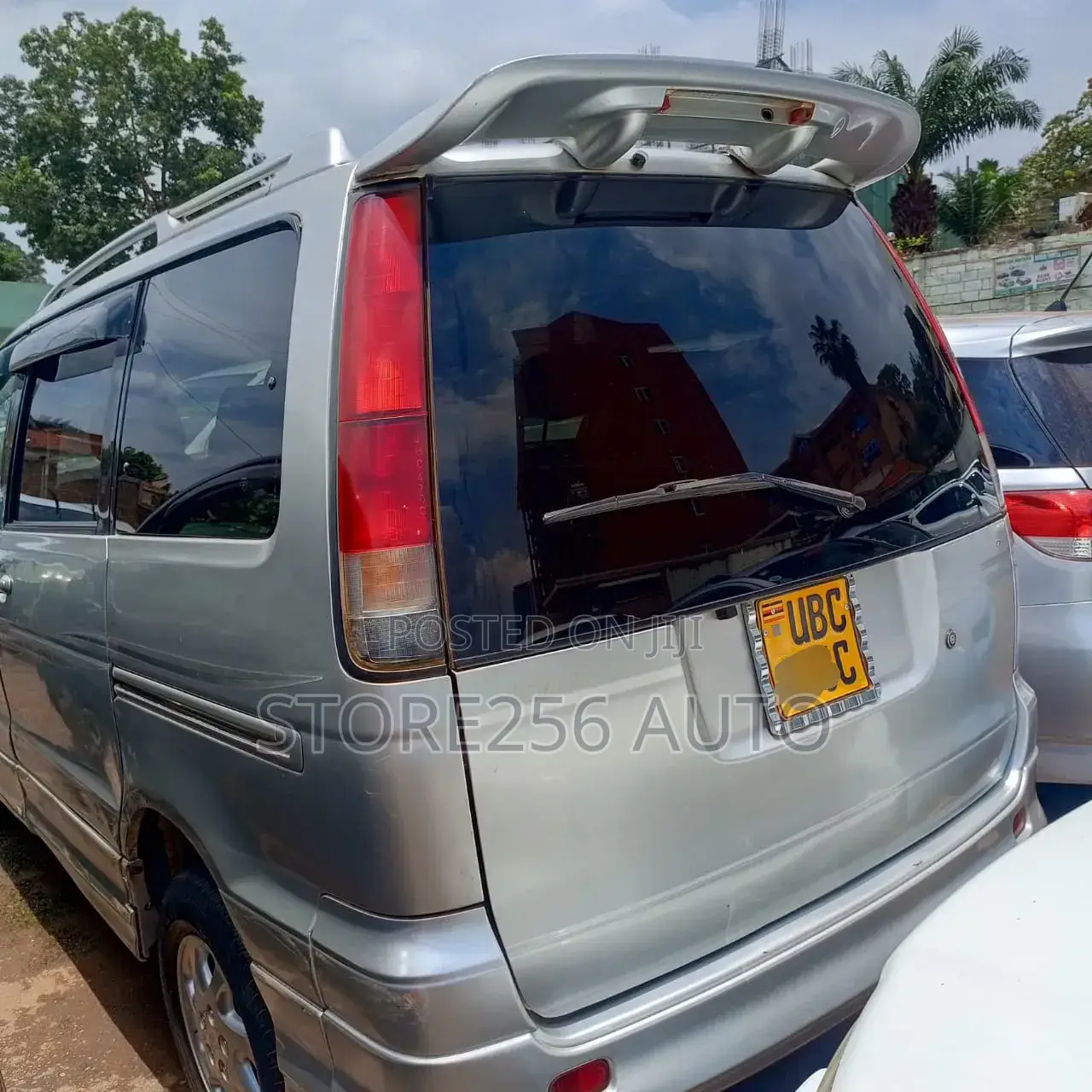 Toyota Noah 2.0 AWD (8 Seater) 2001 Silver