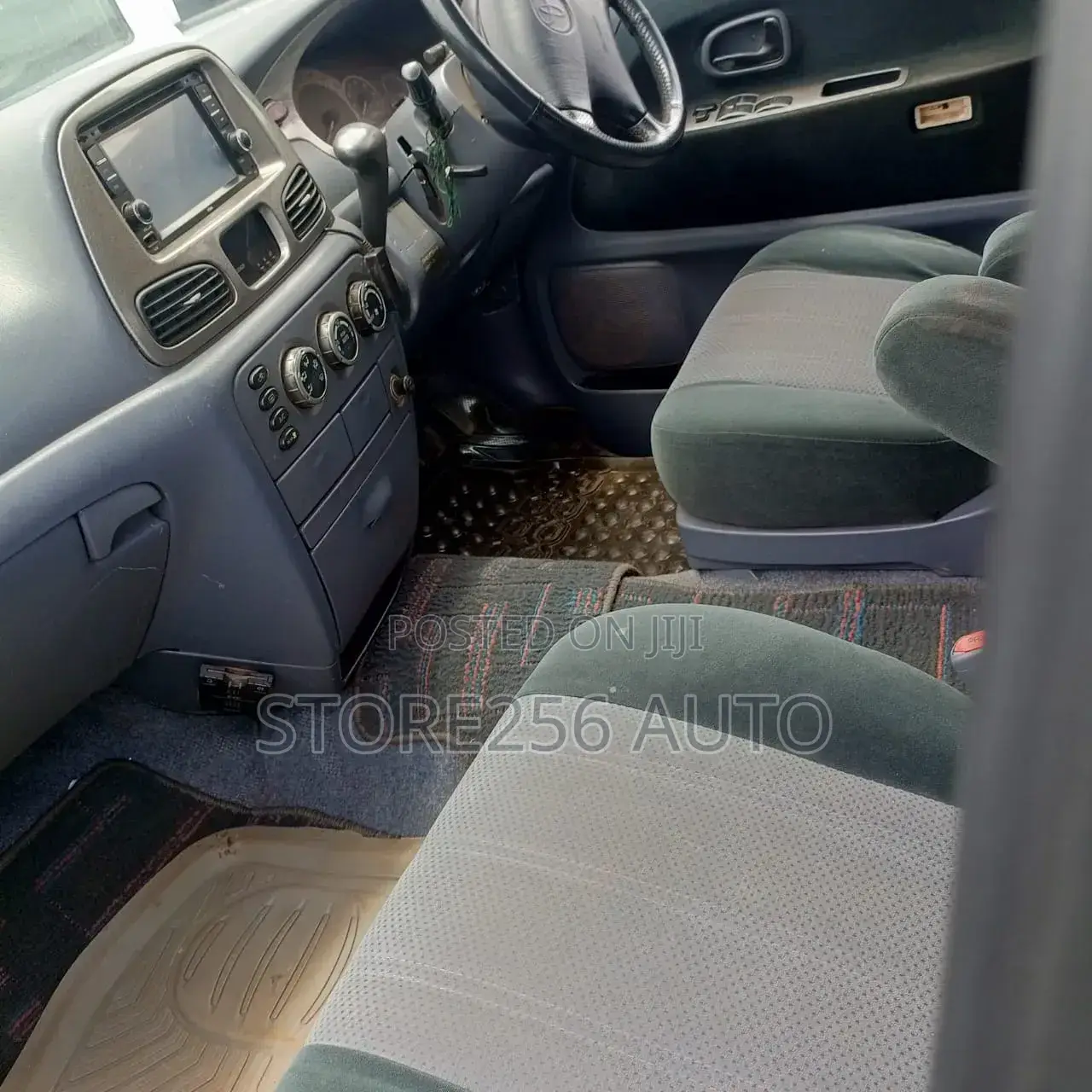 Toyota Noah 2.0 AWD (8 Seater) 2001 Silver