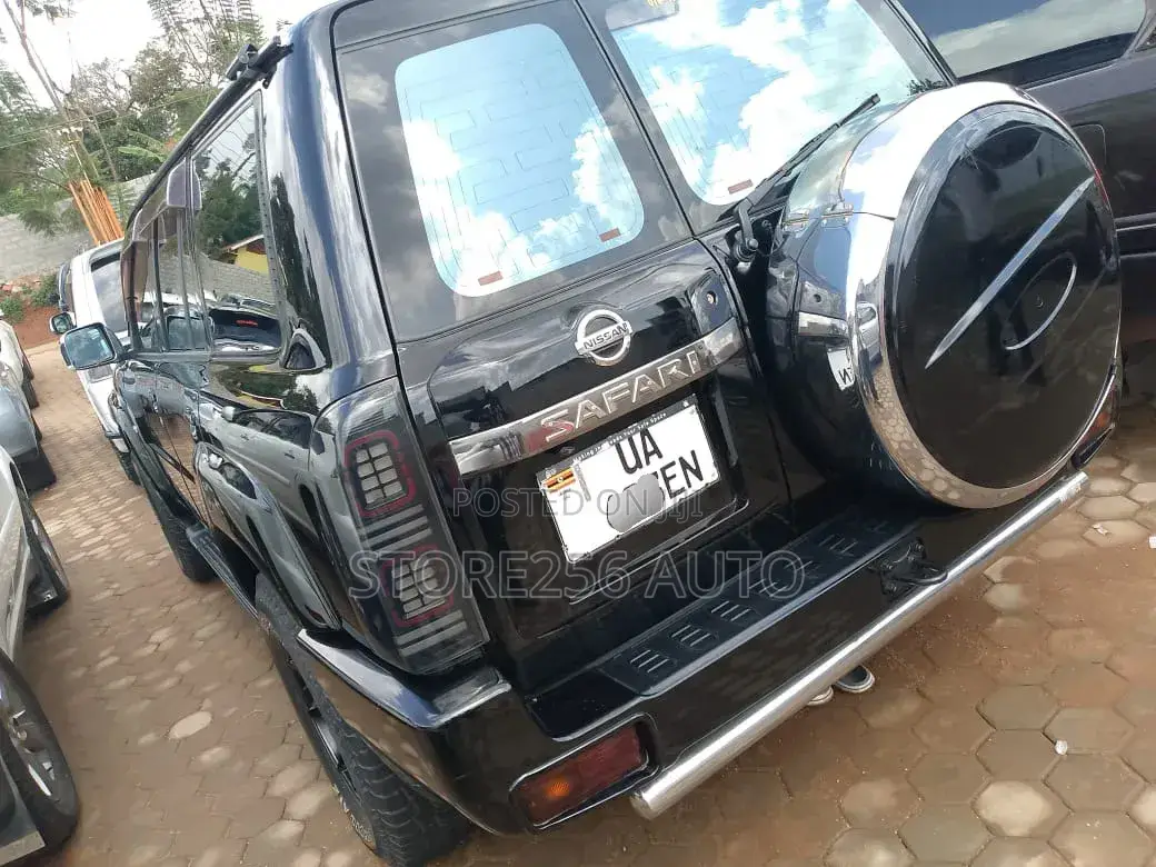 Nissan Patrol 4.8 GRX Tiptronic 2006 Black