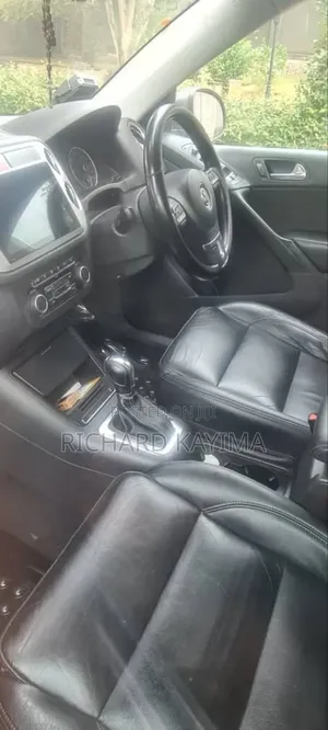Volkswagen Tiguan S 4Motion 2011 Beige