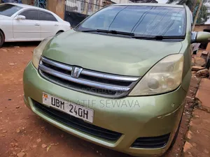 Toyota ISIS 1.8 Platana 2008 Green