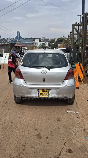 Toyota Vitz 2007 Silver
