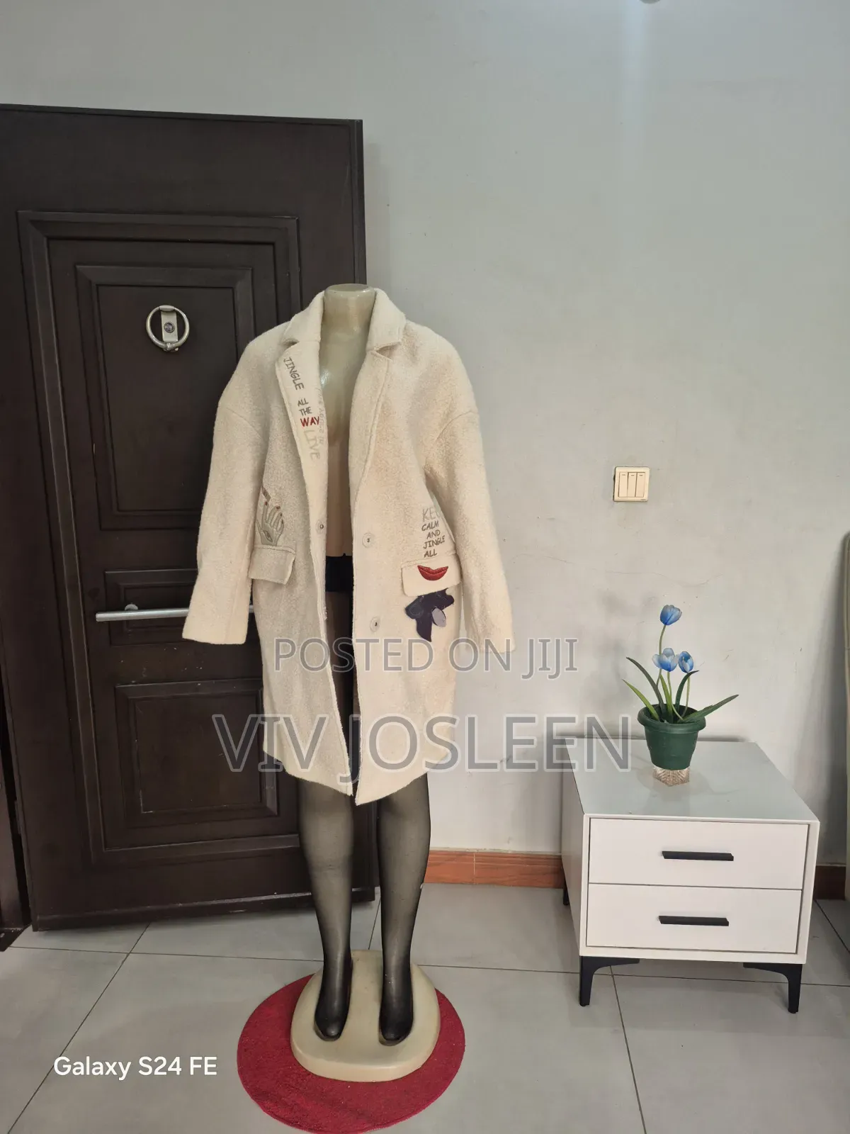 Stunning Trendy Cream Trench Coat – Elegant & Chic (M)