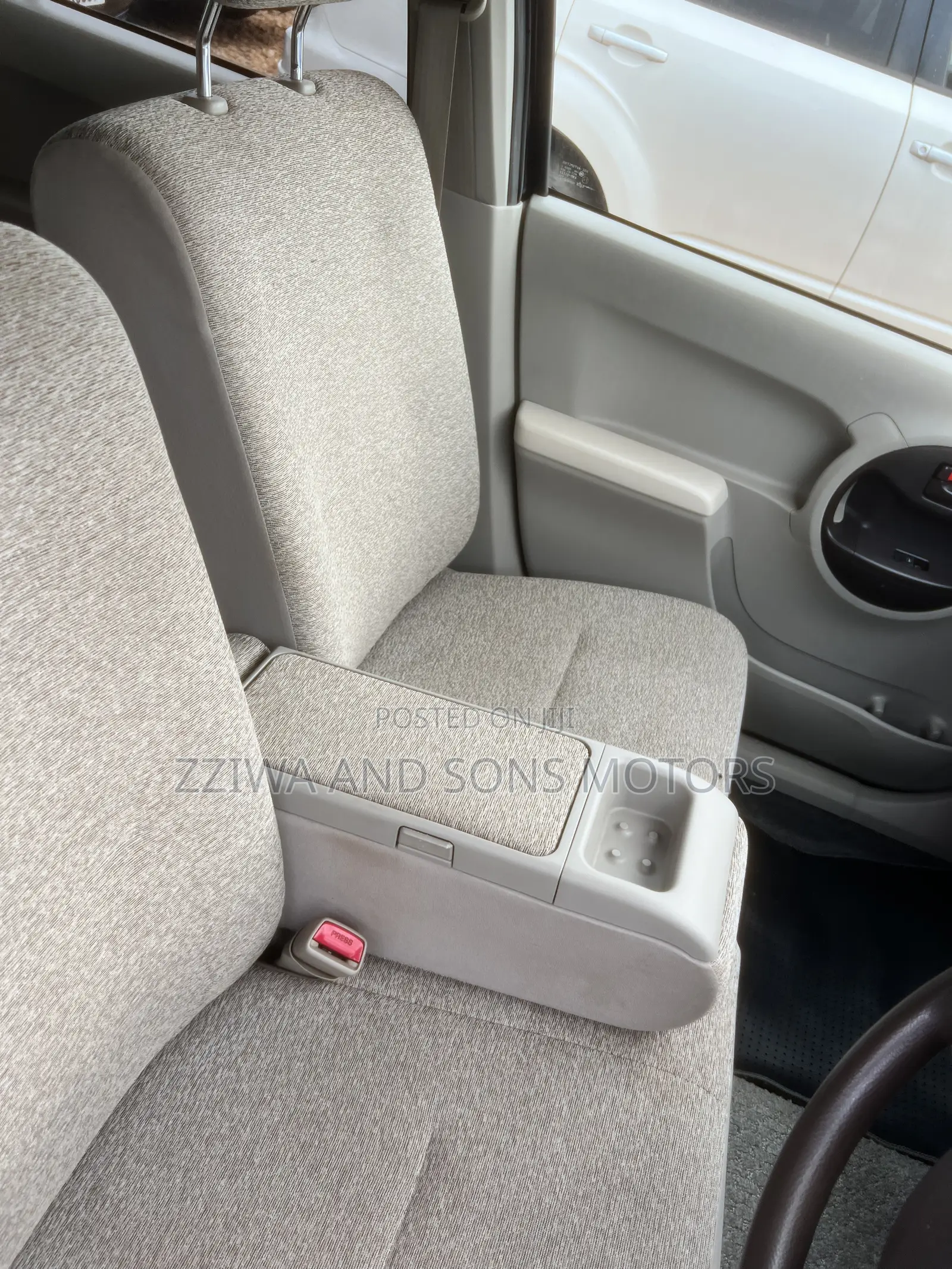 Toyota Passo 1.0 AWD 2014 Maroon