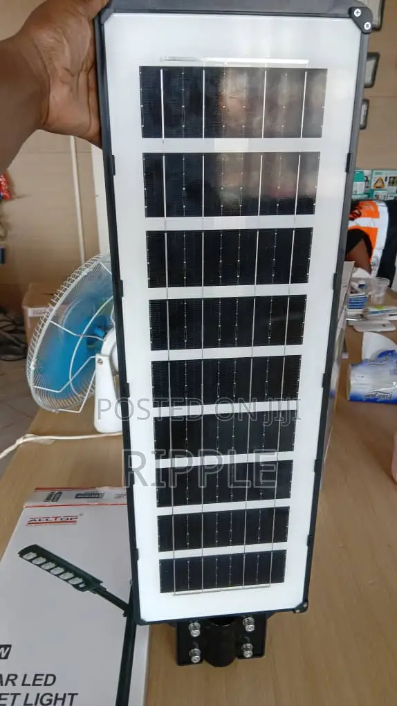 300W Solar Street Light With Lithium Battery Remote Control
