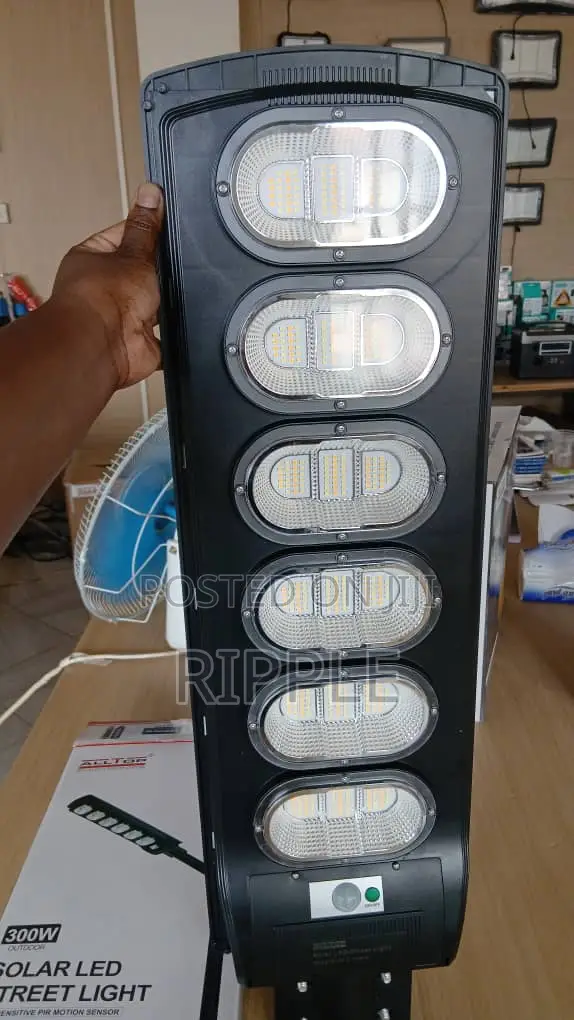 300W Solar Street Light With Lithium Battery Remote Control