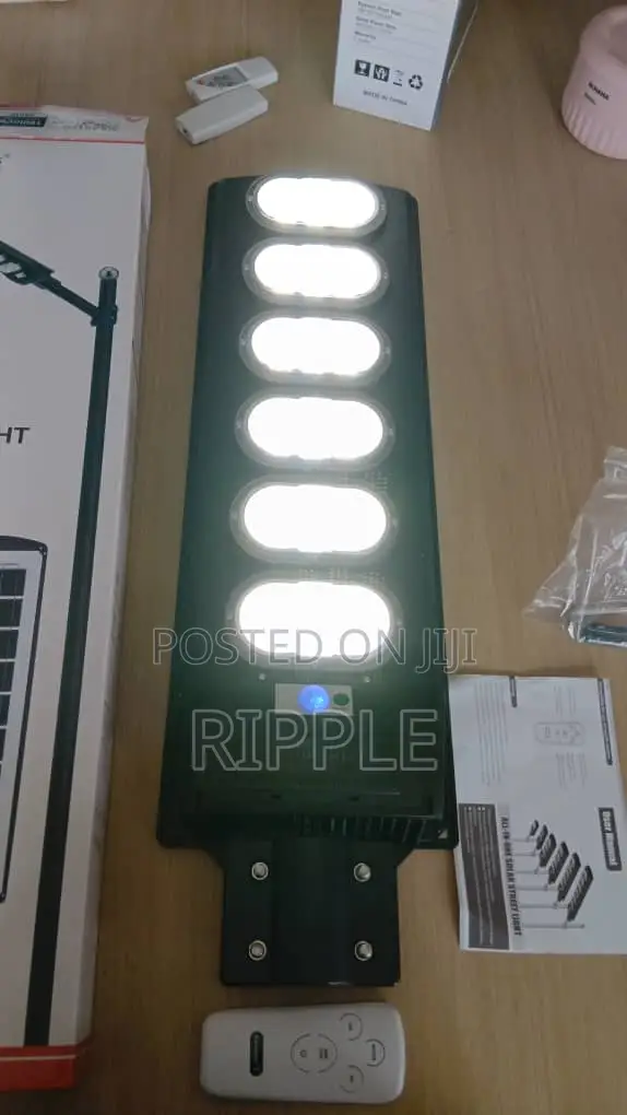 300W Solar Street Light With Lithium Battery Remote Control