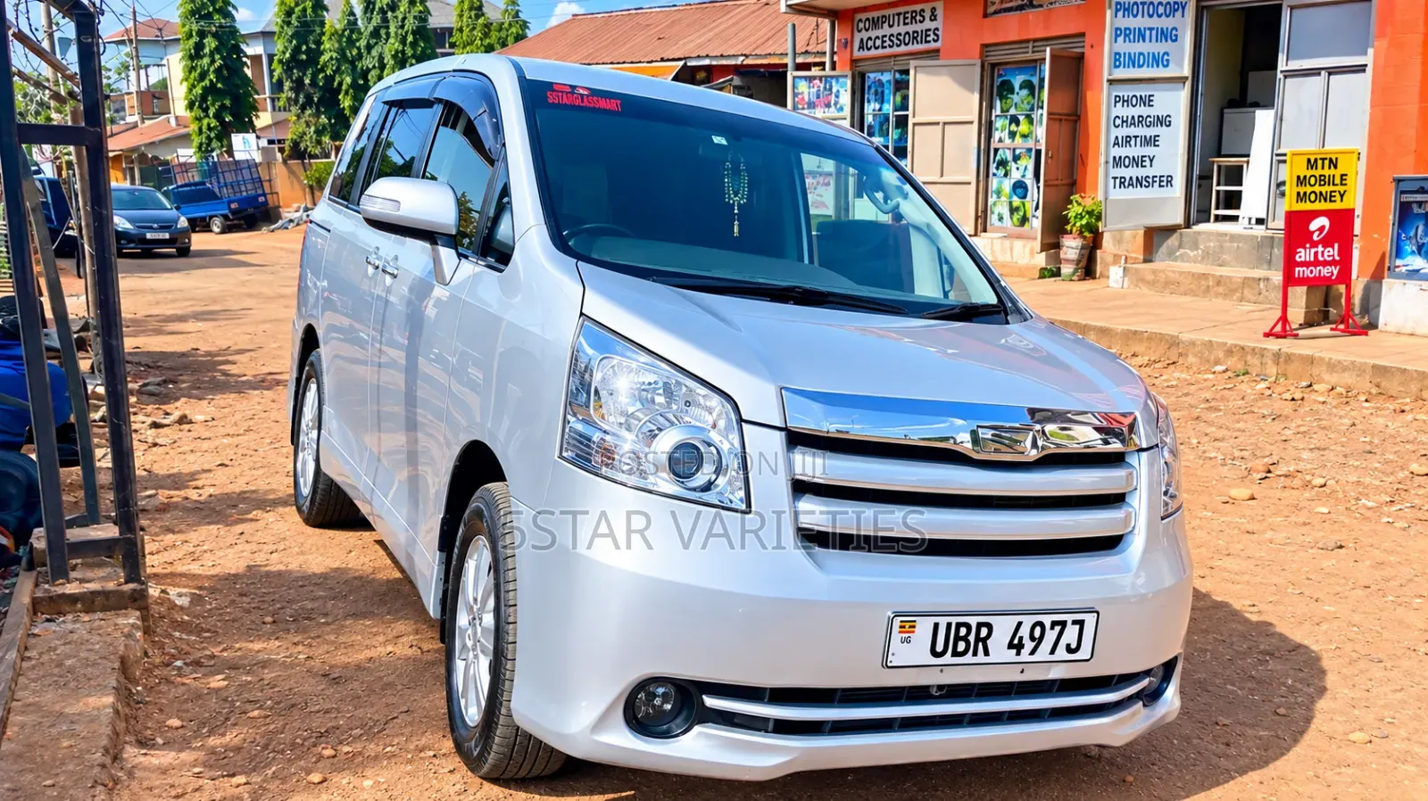 Toyota Noah 2.0 143hp AWD (7 Seater) 2010 White