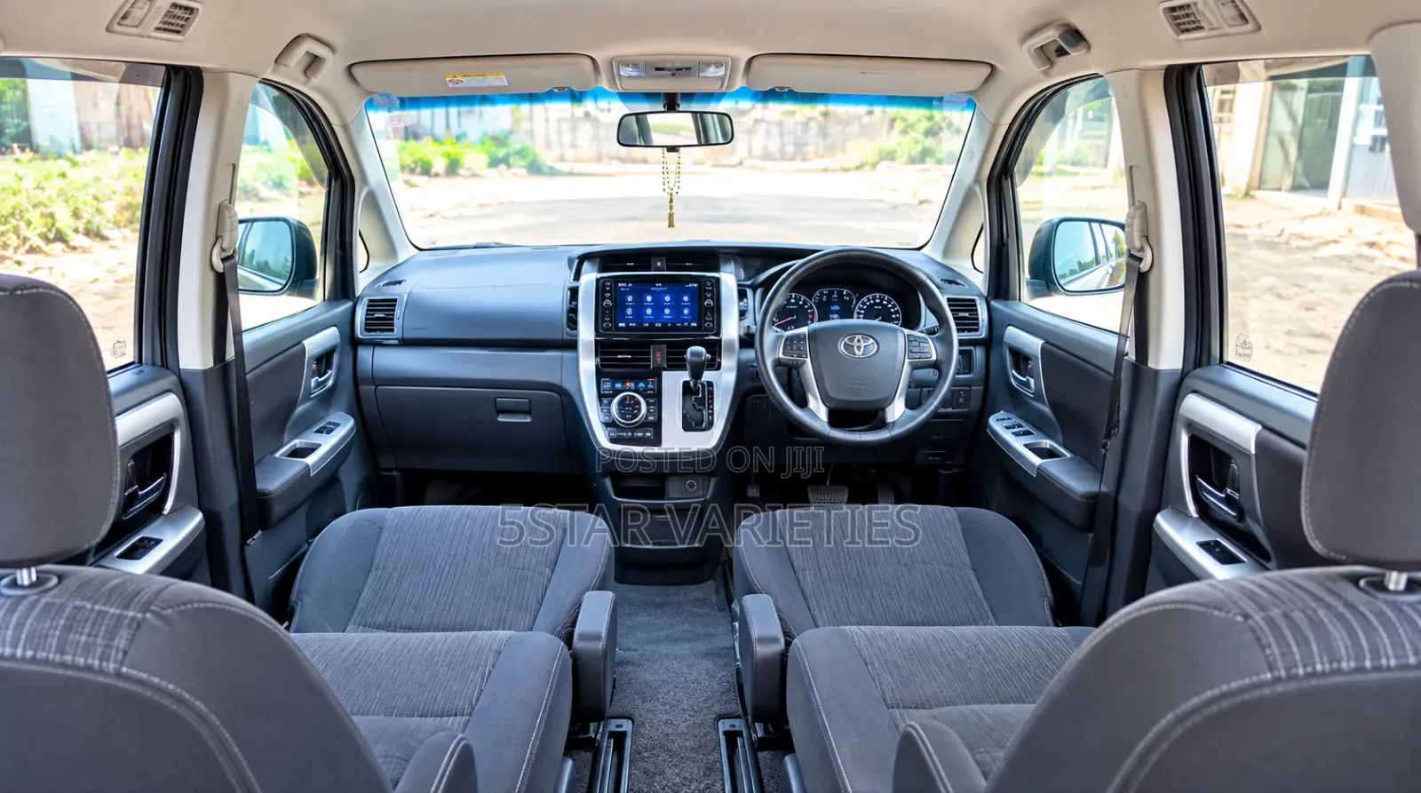 Toyota Noah 2.0 143hp AWD (7 Seater) 2010 White