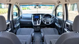 Toyota Noah 2.0 143hp AWD (7 Seater) 2010 White
