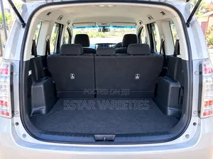 Toyota Noah 2.0 143hp AWD (7 Seater) 2010 White