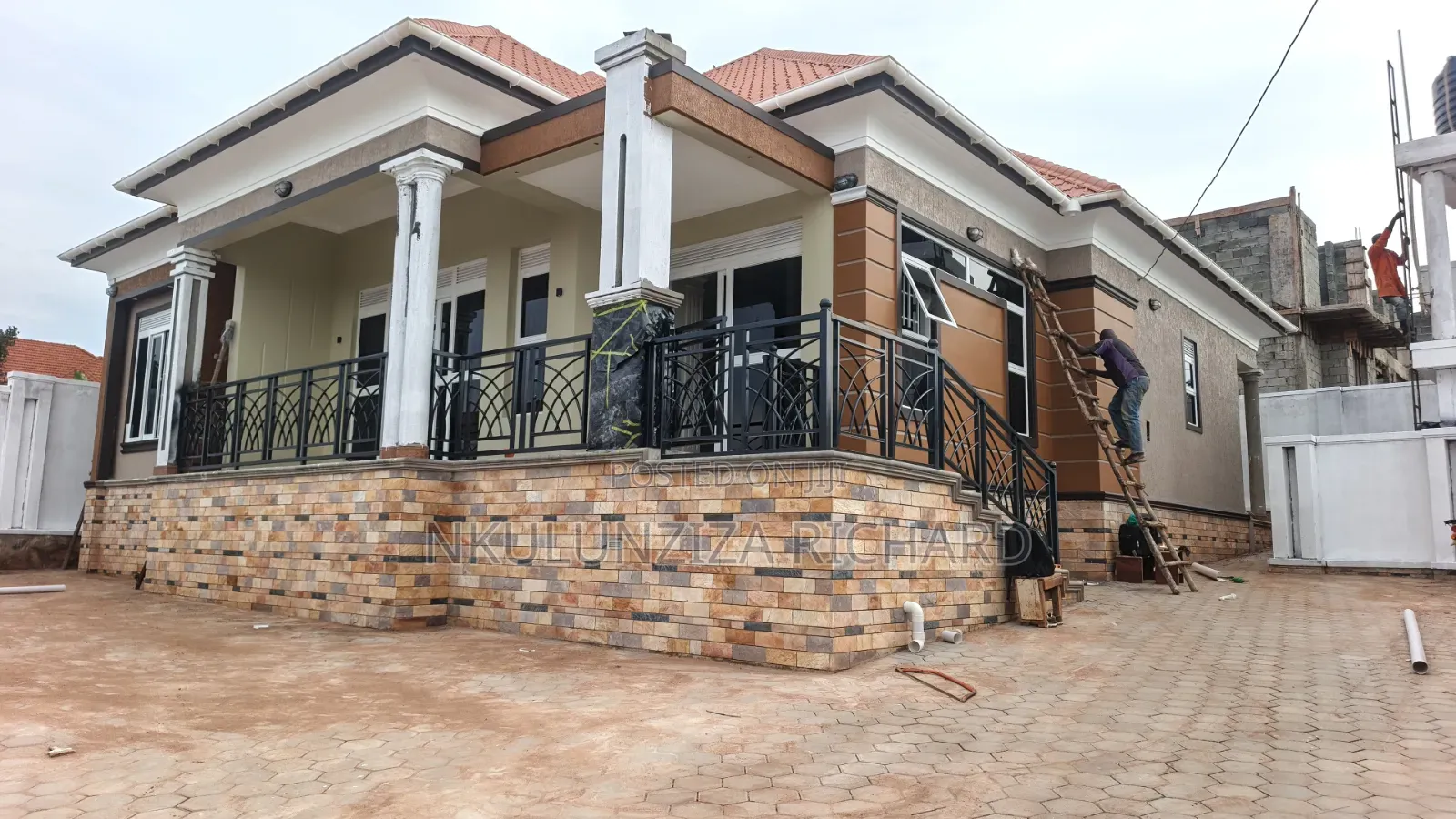 4bdrm Bungalow in Kira Nsasa for sale