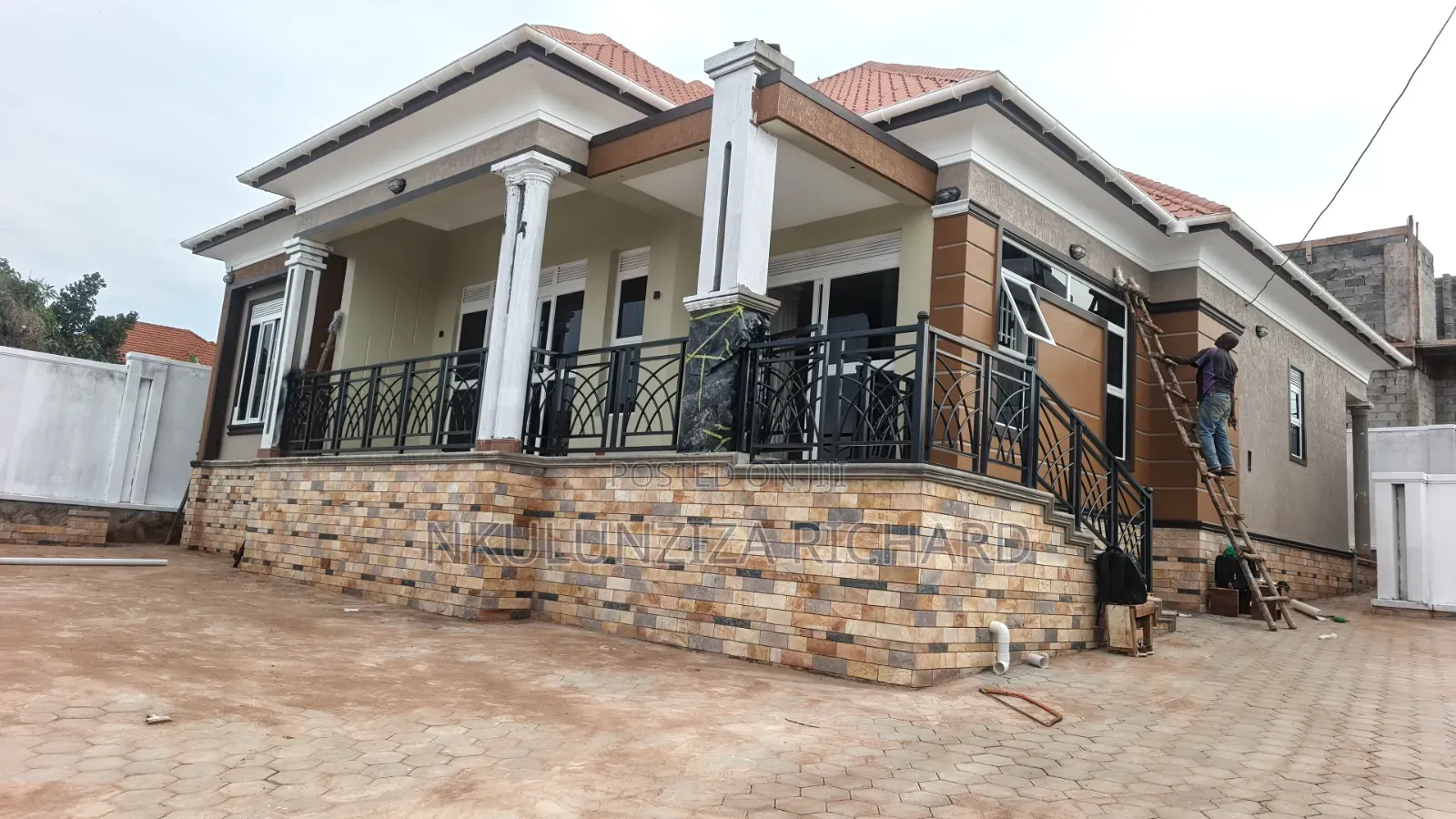4bdrm Bungalow in Kira Nsasa for sale
