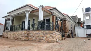 4bdrm Bungalow in Kira Nsasa for sale