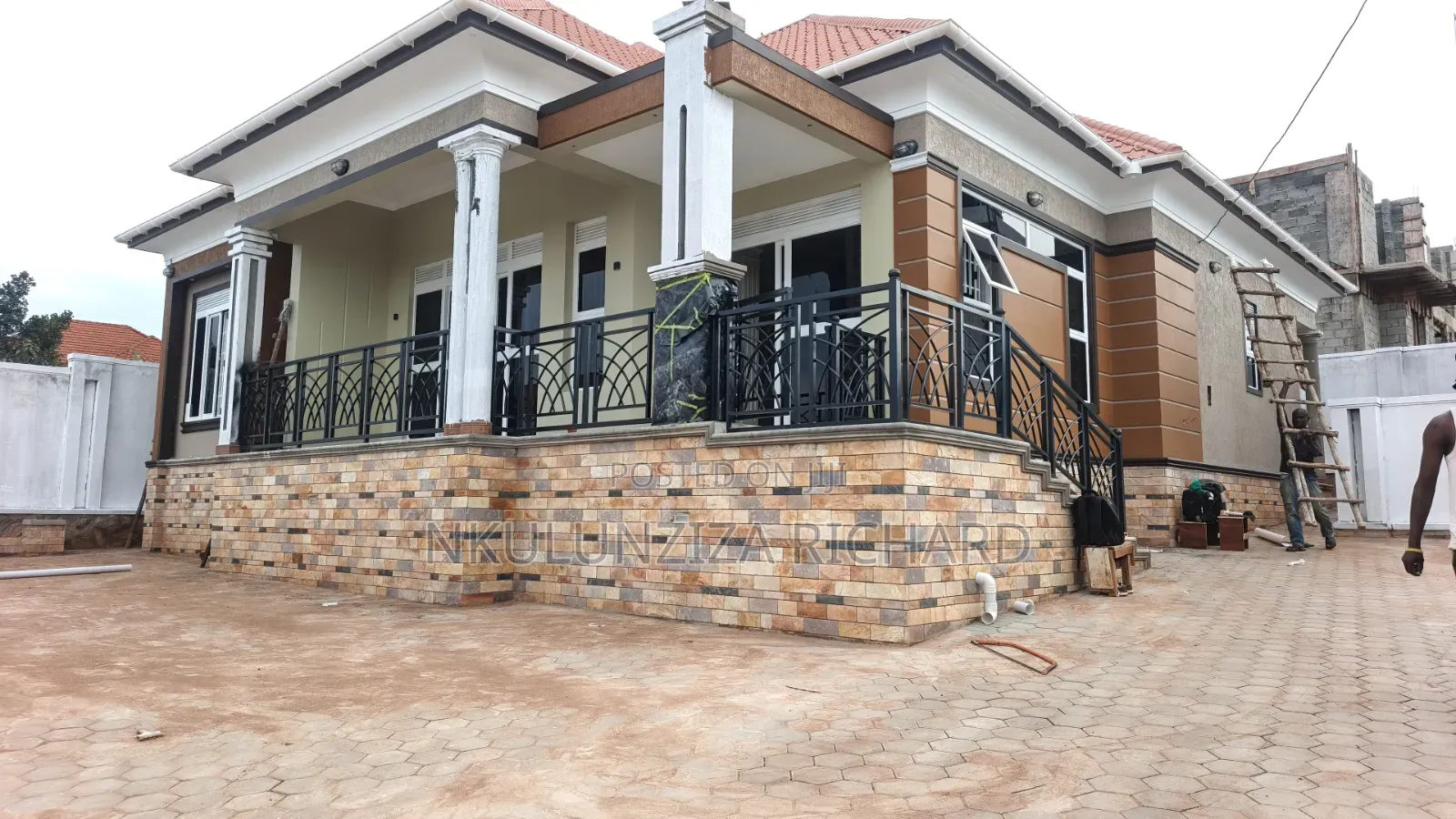 4bdrm Bungalow in Kira Nsasa for sale