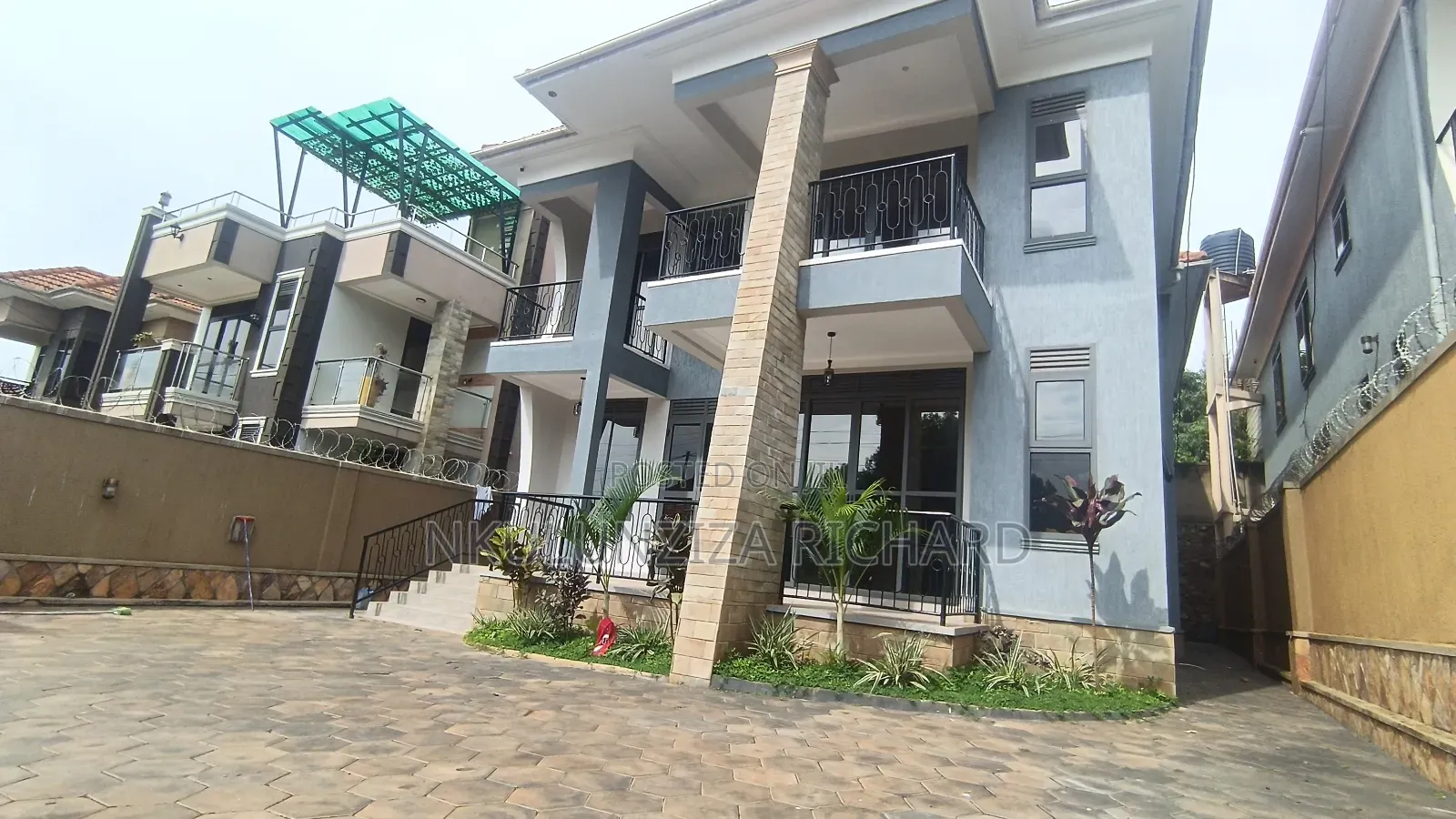 4bdrm Duplex in Mamerito Road, Kira for sale