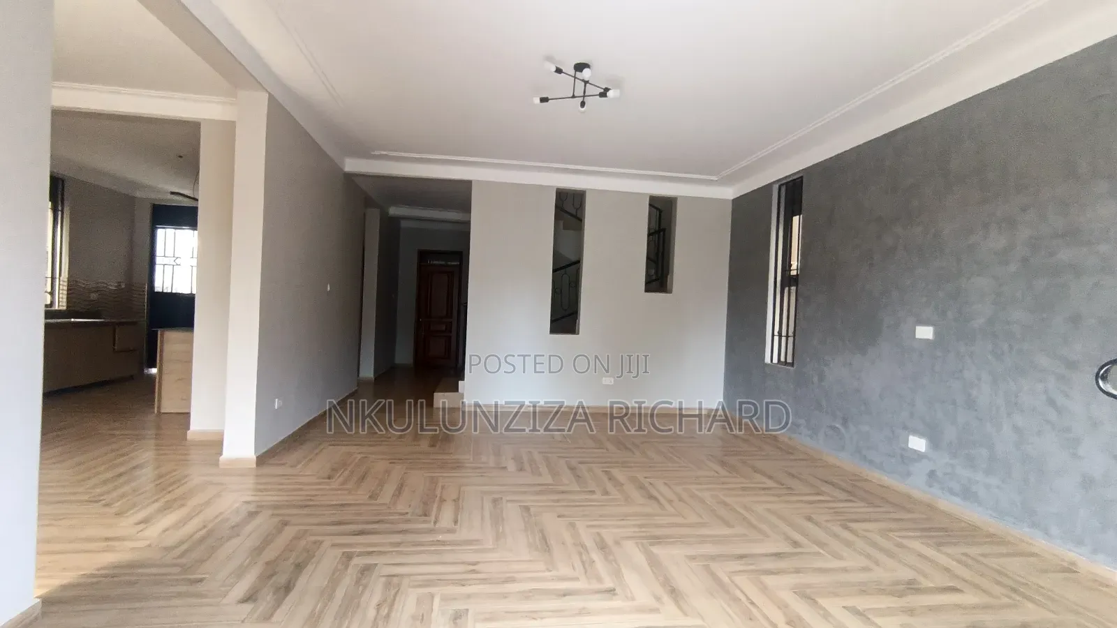 4bdrm Duplex in Mamerito Road, Kira for sale