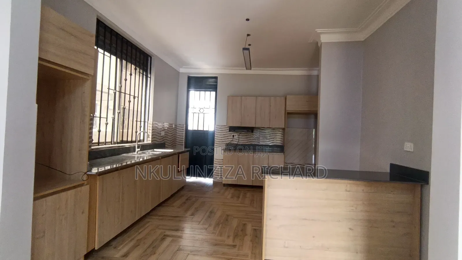 4bdrm Duplex in Mamerito Road, Kira for sale
