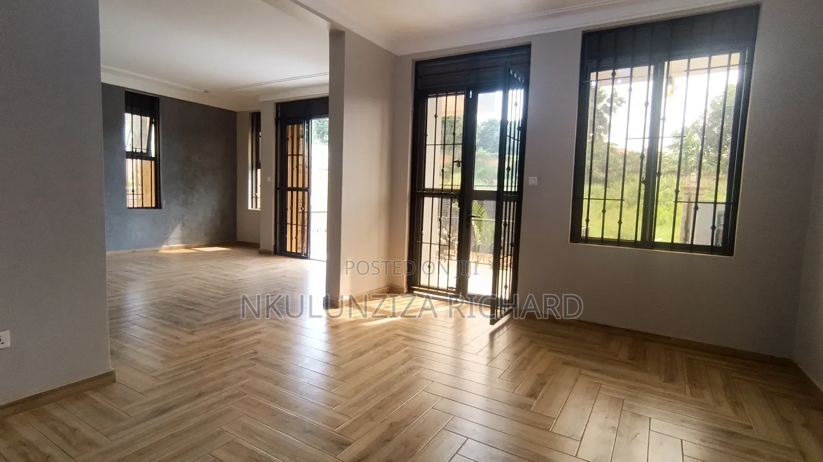 4bdrm Duplex in Mamerito Road, Kira for sale