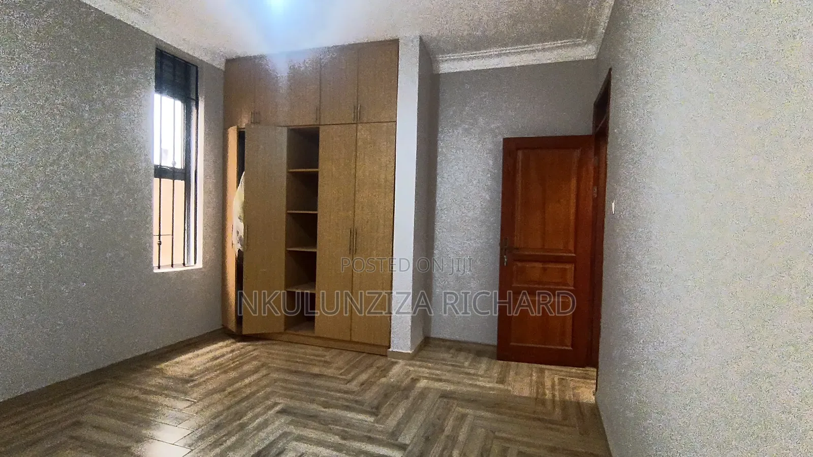 4bdrm Duplex in Mamerito Road, Kira for sale