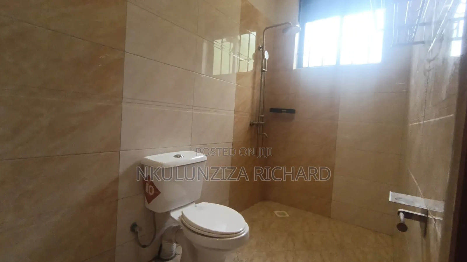 4bdrm Duplex in Mamerito Road, Kira for sale
