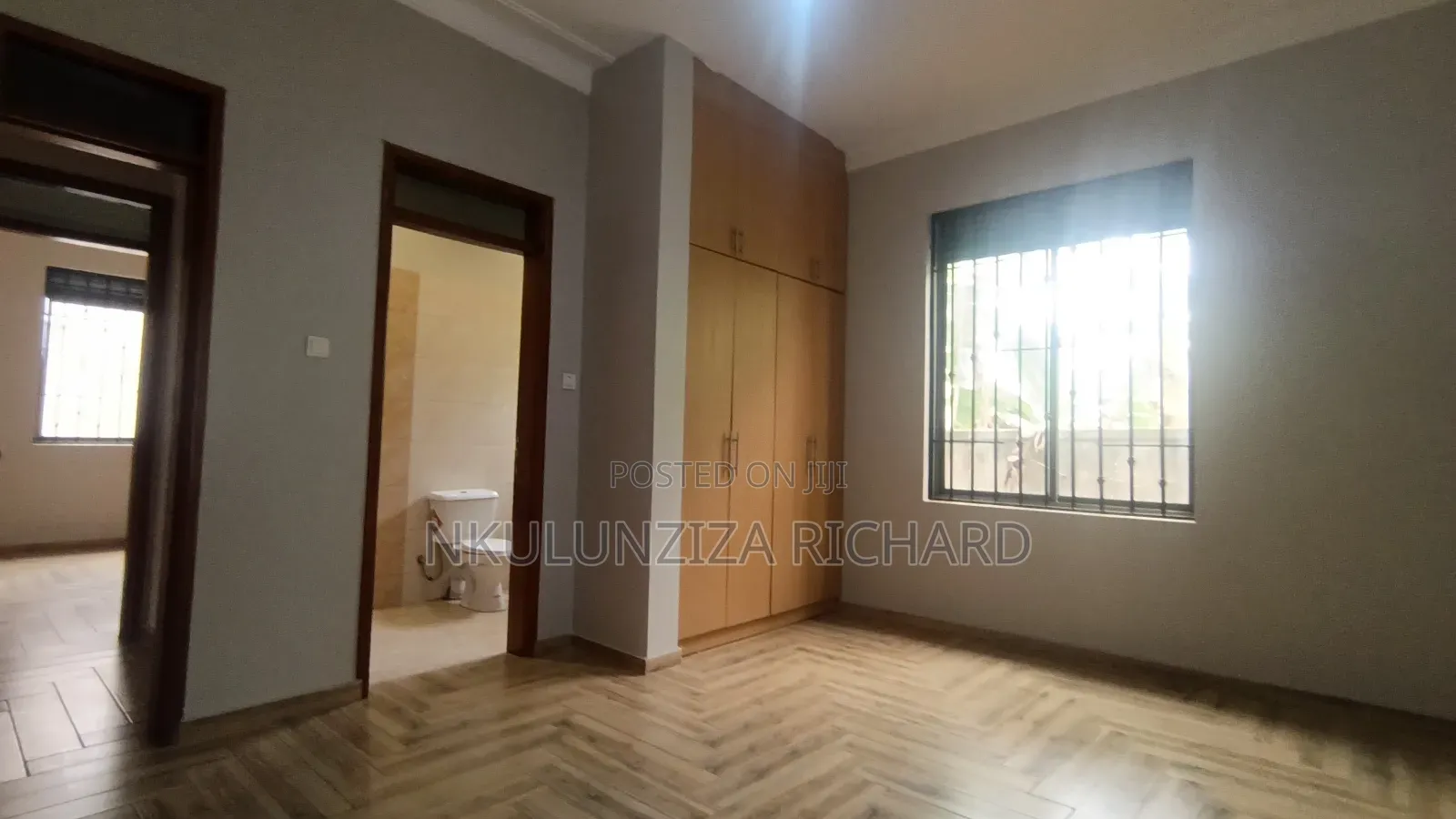 4bdrm Duplex in Mamerito Road, Kira for sale